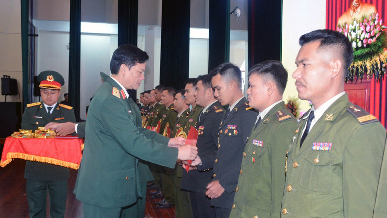 Thiếu tướng Đỗ Minh Xương tin tưởng, các học viên Quân đội nhân dân Lào, Quân đội Hoàng gia Campuchia tốt nghiệp về nước sẽ phát huy và vận dụng kiến thức đã học để thực hiện tốt nhiệm vụ được giao.