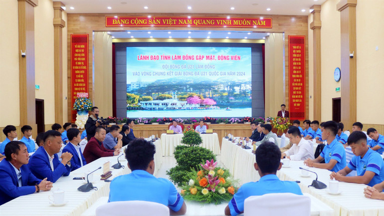 Quang cảnh buổi gặp mặt. Quang cảnh buổi gặp mặt.