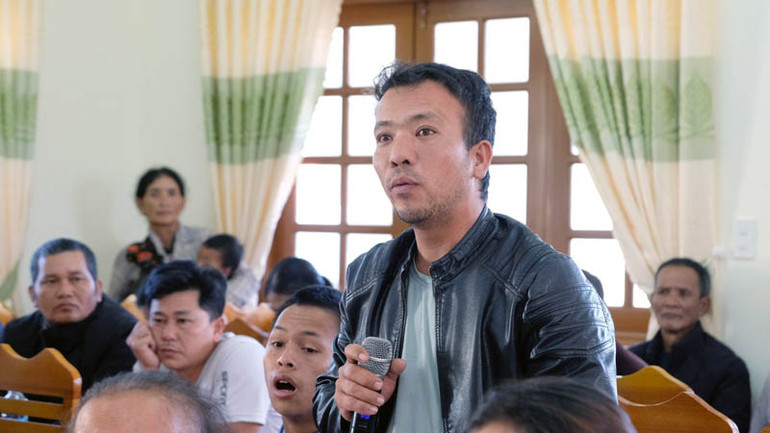 Cử tri trình bày ý kiến kiến nghị. Cử tri trình bày ý kiến kiến nghị.