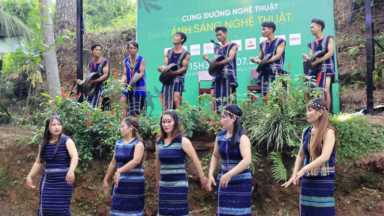 Cồng chiêng và vũ điệu Nam Tây Nguyên tại Cung đường nghệ thuật Đà Lạt mùa 2.