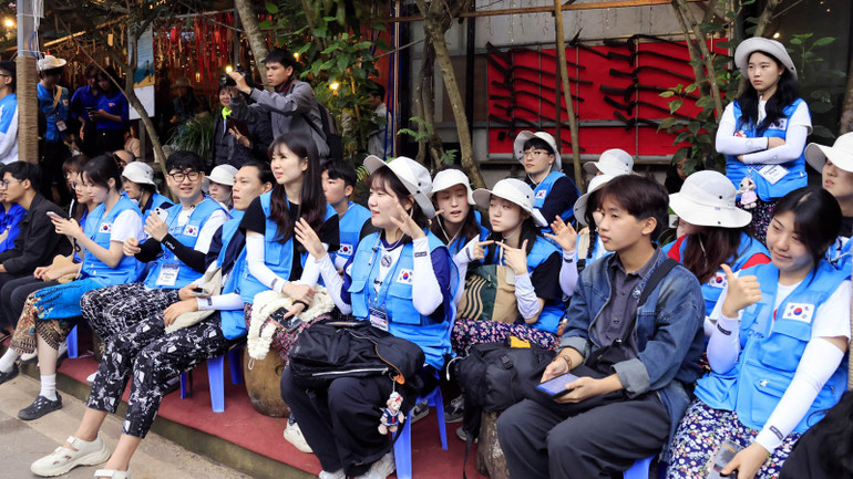 Du khách nước ngoài tại buổi khai trương Cung đường nghệ thuật Đà Lạt mùa 2.