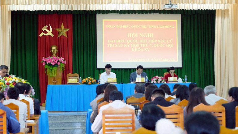 Quang cảnh hội nghị tiếp xúc cử tri. Quang cảnh hội nghị tiếp xúc cử tri.