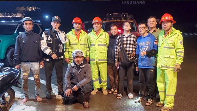 3 du khách đi lạc được đưa về nơi an toàn.