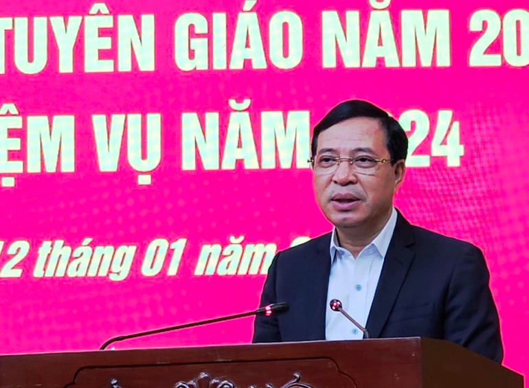 Phó Bí thư Thường trực Tỉnh ủy Thanh Hóa Lại Thế Nguyên phát biểu tại hội nghị.