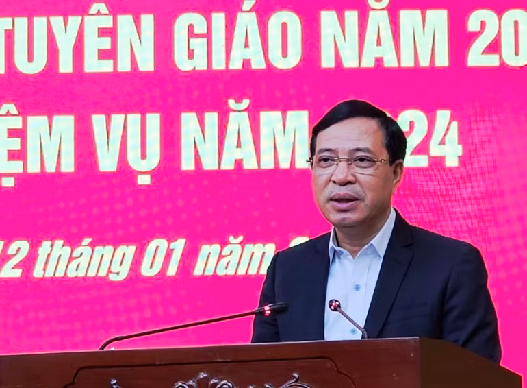 Phó Bí thư Thường trực Tỉnh ủy Thanh Hóa Lại Thế Nguyên phát biểu tại hội nghị.