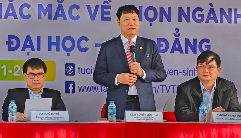 Đại diện Đại học Quốc gia thông tin về công tác tuyển sinh 2024.
