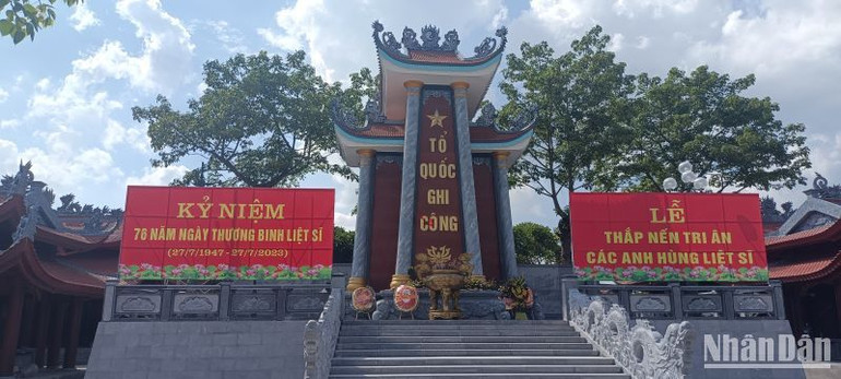 Đài “Tổ quốc ghi công” được xây dựng từ năm 1979, hiện nay được đầu tư xây dựng mới với tổng kinh phí khoảng 15 tỷ đồng.