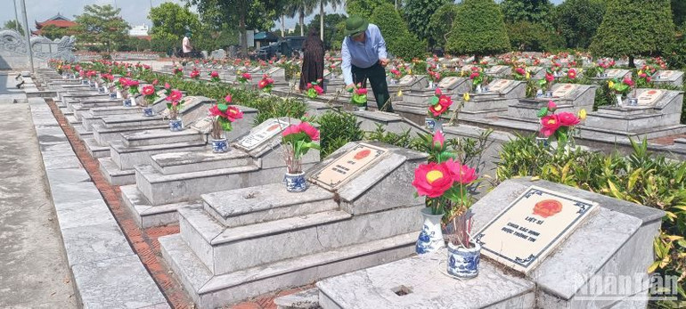 Có 516 ngôi mộ chưa có thông tin và 40 mộ liệt sĩ người tỉnh ngoài.