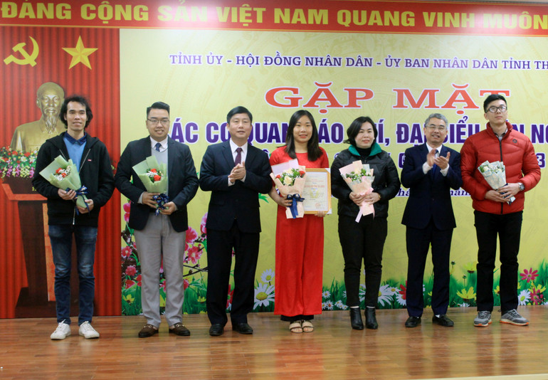 Nhóm tác giả đoạt giải Nhất giải báo chí tỉnh Thái Bình năm 2022.