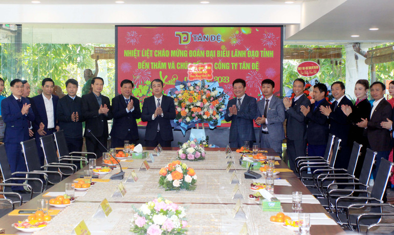 Đồng chí Ngô Đông Hải, Bí thư Tỉnh ủy Thái Bình thăm, chúc mừng đầu xuân tại Công ty Tân Đệ (Khu công nghiệp Nguyễn Đức Cảnh, thành phố Thái Bình).