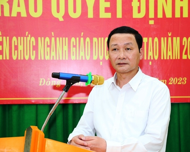 Chủ tịch Ủy ban nhân dân tỉnh Thanh Hóa tin tưởng cô giáo Lê Thị Thắm tiếp tục truyền cảm hứng, động lực vượt khó cho học sinh, cộng đồng.