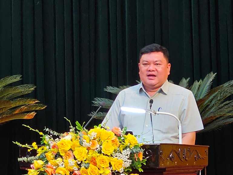 Báo cáo viên Bộ Nội vụ quán triệt Luật Thực hiện dân chủ ở cơ sở.