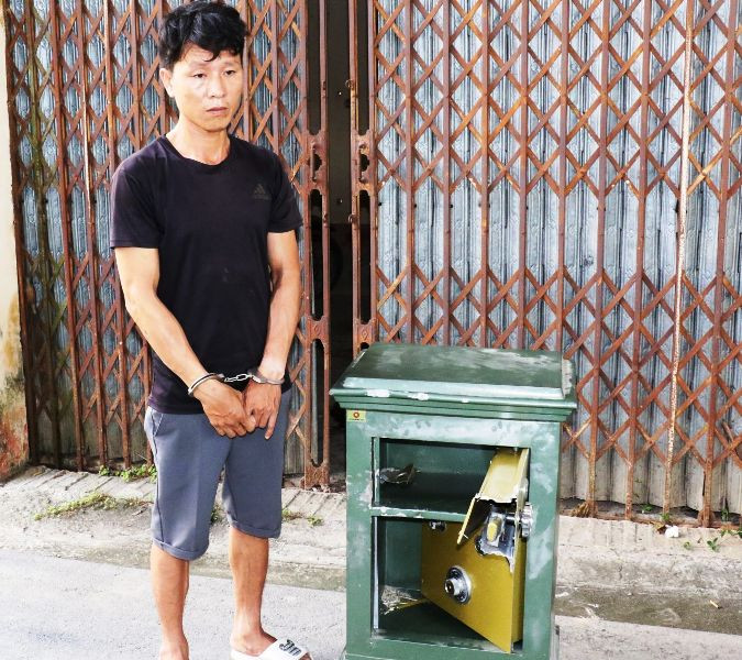 Đối tượng phá két sắt, lấy trộm tài sản của hộ gia đình ở xã Xuân Khang, huyện Như Thanh. Đối tượng phá két sắt, lấy trộm tài sản của hộ gia đình ở xã Xuân Khang, huyện Như Thanh.