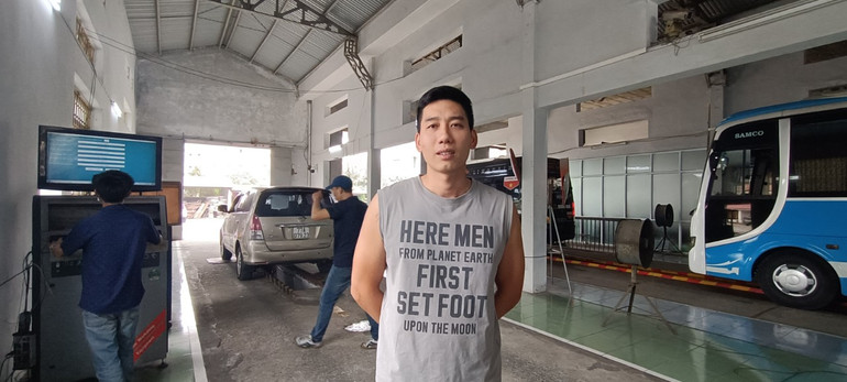 Anh Vũ Văn Huy, trú tại Tổ 1, phường Trần Hưng Đạo (thành phố Thái Bình) đánh giá cao việc phát phiếu đến kiểm định, người dân như anh không phải chờ đợi lâu.