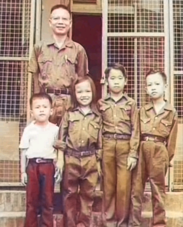 Anh hùng Lực lượng Vũ trang nhân dân Trần Văn Lai và các con. (Ảnh gia đình cung cấp)