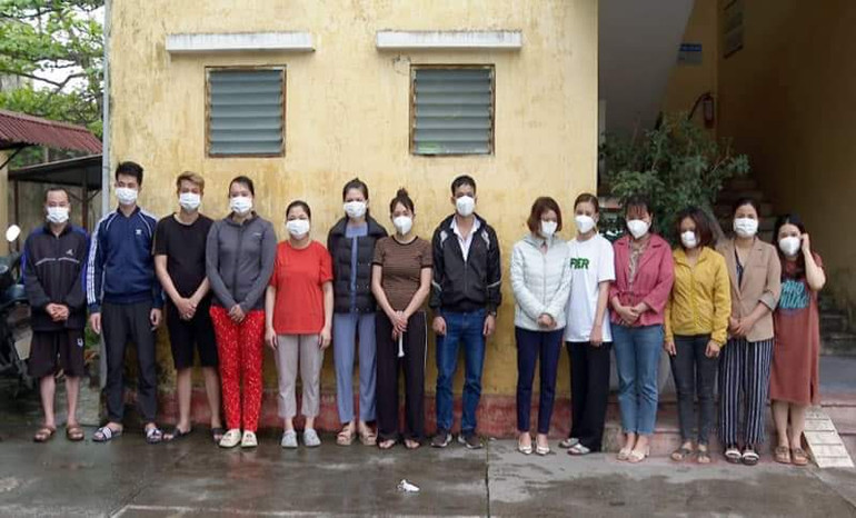 Các đối tượng trong đường dây đánh bạc và tổ chức đánh bạc.