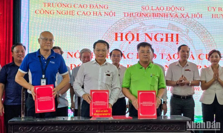 Ký kết hợp đồng nguyên tắc trong hợp tác đào tạo nghề giữa Trường cao đẳng công nghệ cao Hà Nội với 2 doanh nghiệp FDI của tỉnh Thái Bình chiều 11/6/2024. Ký kết hợp đồng nguyên tắc trong hợp tác đào tạo nghề giữa Trường cao đẳng công nghệ cao Hà Nội với 2 doanh nghiệp FDI của tỉnh Thái Bình chiều 11/6/2024.