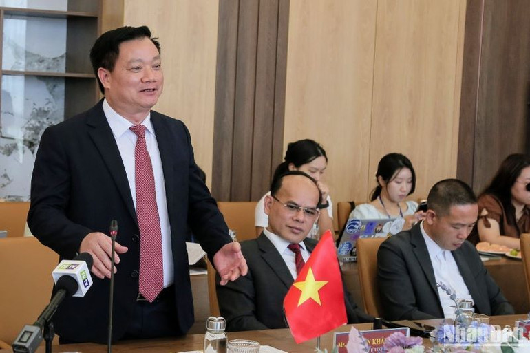 Chủ tịch Ủy ban nhân dân tỉnh Thái Bình Nguyễn Khắc Thận mong muốn các nhà báo Hàn Quốc sẽ lan tỏa những thông tin tốt đẹp về Khu kinh tế Thái Bình nói chung, Khu công nghiệp Liên Hà Thái nói riêng đến đông đảo chính khách, nhà đầu tư và người dân Hàn Quốc.