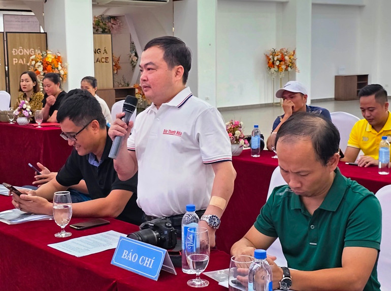 Đại diện cơ quan báo chí hỏi rõ hơn nội dung quan tâm.