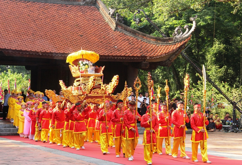 Nghi thức rước kiệu truyền thống. Nghi thức rước kiệu truyền thống.