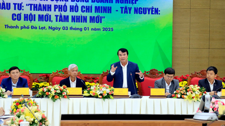 Lãnh đạo tỉnh Lâm Đồng thông tin khái quát về địa phương và tiềm năng, thế mạnh các tỉnh Tây Nguyên.