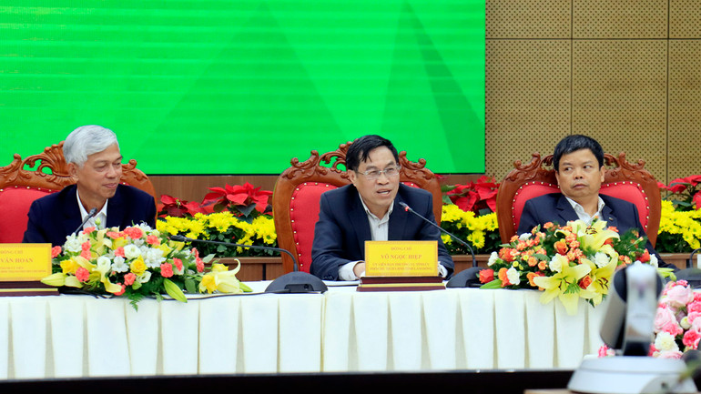 Phó Chủ tịch Ủy ban nhân dân tỉnh Lâm Đồng phát biểu ý kiến tại hội nghị.