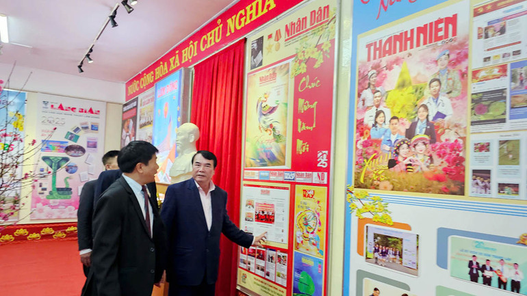 Hội báo Xuân Lâm Đồng 2025 trưng bày 20 pano được trình bày sáng tạo, sinh động.