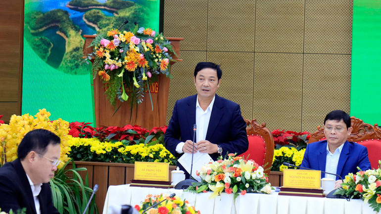 Lãnh đạo tỉnh Đắk Nông thông tin khái quát về địa phương.