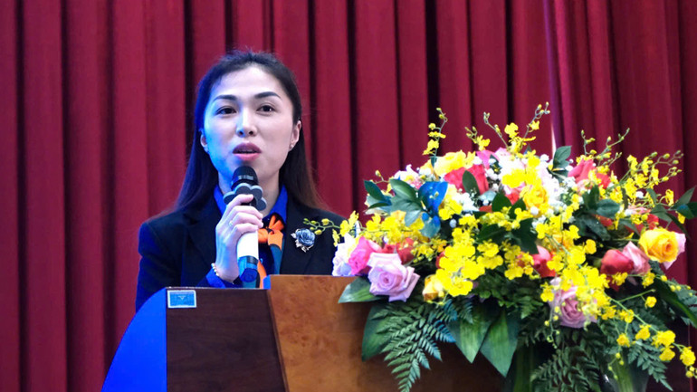 Phó Bí thư Tỉnh đoàn, Chủ tịch Hội đồng đội Lâm Đồng Trần Diệp Mỹ Dung phát biểu tại chương trình.