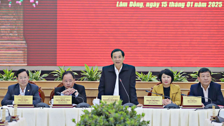 Quyền Bí thư Tỉnh ủy Lâm Đồng Nguyễn Thái Học phát biểu ý kiến tại buổi đối thoại.