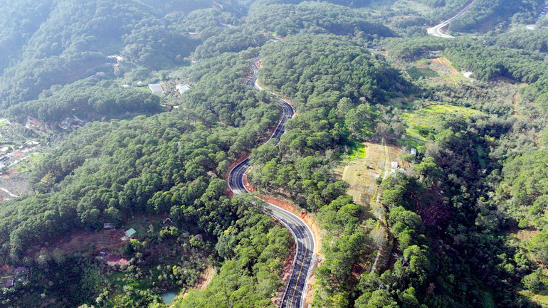 Đèo Prenn và đèo Mimosa là những cửa ngõ ra vào trung tâm thành phố Đà Lạt.