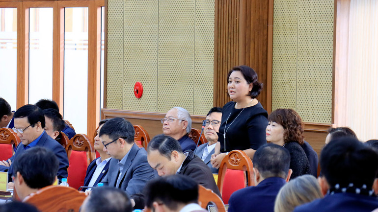 Doanh nghiệp phát biểu ý kiến tại buổi đối thoại.