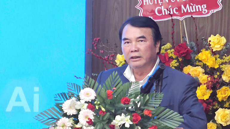 Phó Chủ tịch Ủy ban nhân dân tỉnh Lâm Đồng Phạm S phát biểu ý kiến tại hội nghị.