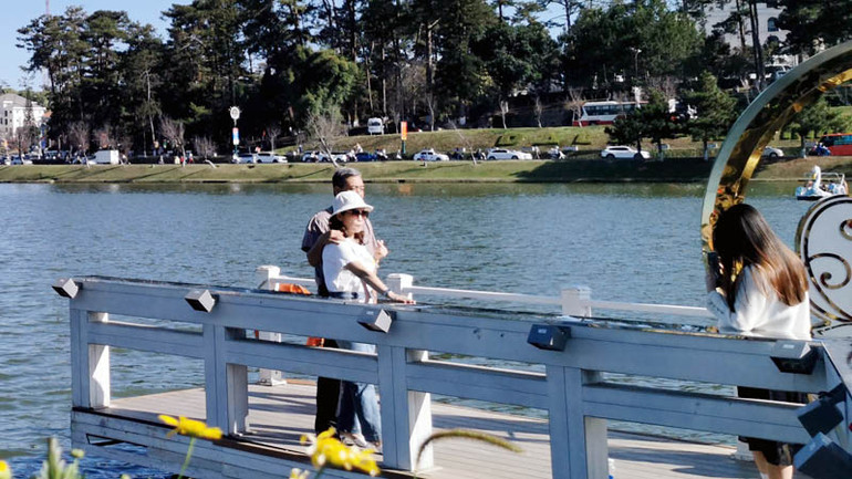 Lưu dấu kỷ niệm trên xứ ngàn hoa Đà Lạt.