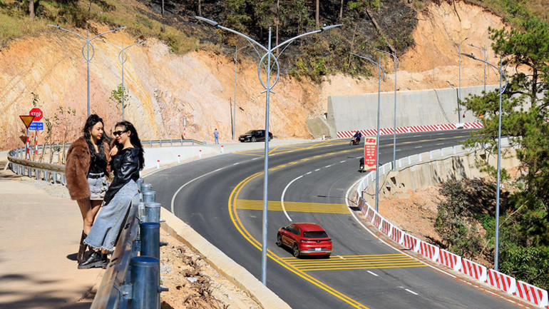 Tuyến đường đèo Prenn, thành phố Đà Lạt được nâng cấp, mở rộng.