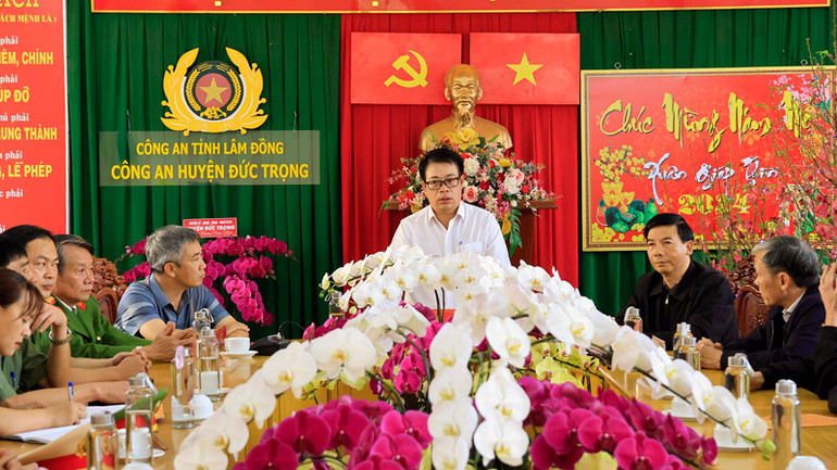 Phó Chủ tịch Ủy ban nhân dân tỉnh Lâm Đồng Nguyễn Ngọc Phúc phát biểu ý kiến biểu dương các lực lượng phá nhanh vụ án.