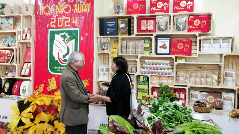 Không gian giới thiệu sản phẩm OCOP tỉnh Lâm Đồng tại Hội báo Xuân Lâm Đồng 2024.