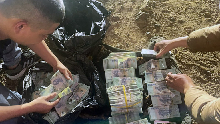 Số tiền tang vật của vụ án được thu giữ.