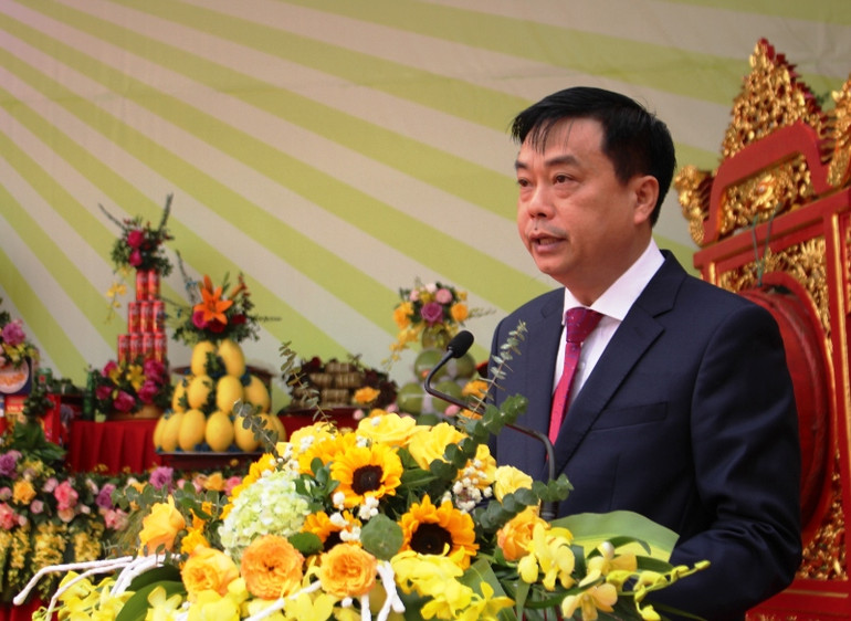 Phó Chủ tịch thành phố Sầm Sơn khai mạc lễ hội.