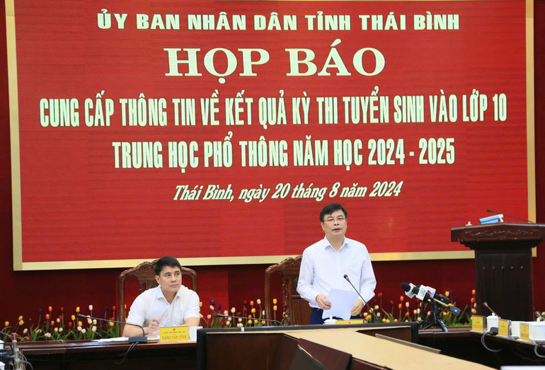 Phó Chủ tịch Ủy ban nhân dân tỉnh Thái Bình Phạm Văn Nghiêm phát biểu kết luận họp báo.