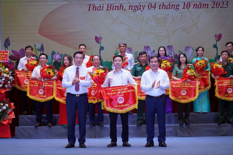 Đoàn tuyển thành phố Thái Bình đoạt giải Nhất Liên hoan. (Ảnh: CTV)