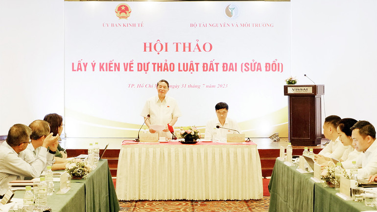 Phó Chủ tịch Quốc hội Nguyễn Đức Hải dự Hội thảo lấy ý kiến về Dự thảo Luật Đất đai. (Ảnh: Báo Đại biểu nhân dân)