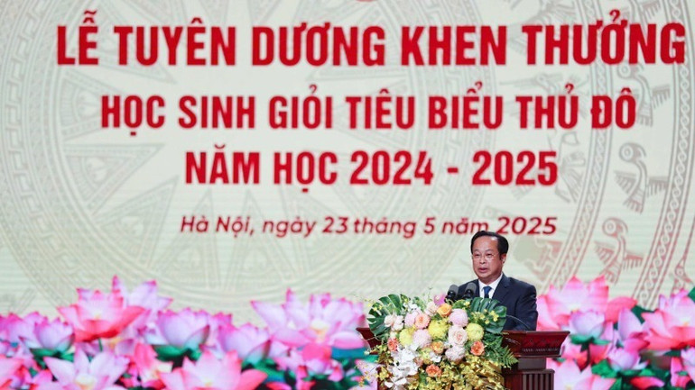 Giám đốc Sở Giáo dục và Đào tạo Hà Nội Trần Thế Cương phát biểu ý kiến.