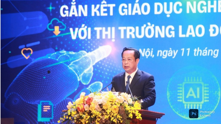 Giám đốc Sở Giáo dục và Đào tạo Hà Nội Trần Thế Cương phát biểu ý kiến.