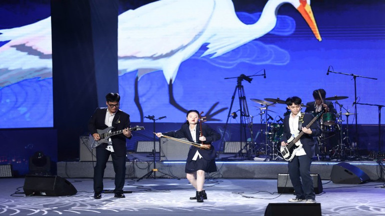 Các thí sinh biểu diễn tại đêm chung khảo. (Ảnh: THANH TÙNG)