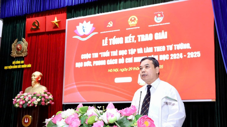 Vụ trưởng Công tác Học sinh, Sinh viên (Bộ Giáo dục và Đào tạo) Hoàng Đức Minh phát biểu ý kiến. Vụ trưởng Công tác Học sinh, Sinh viên (Bộ Giáo dục và Đào tạo) Hoàng Đức Minh phát biểu ý kiến.