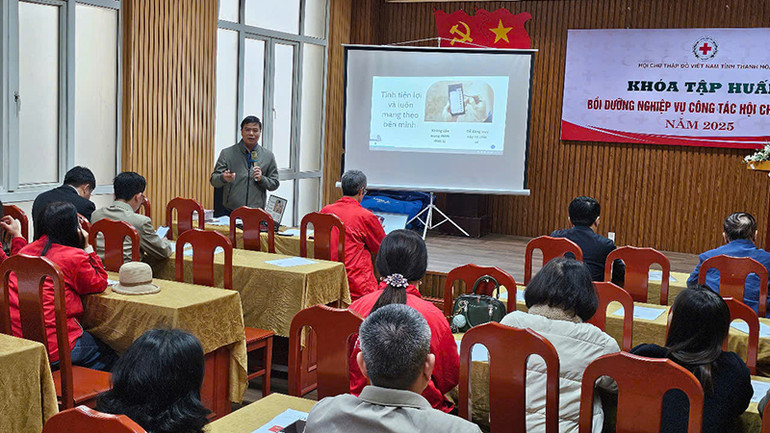 Các đại biểu tham dự tập huấn nghiệp vụ truyền thông Chữ thập đỏ.