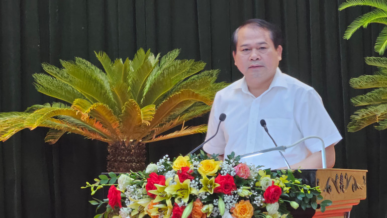 Lãnh đạo Ban Tổ chức Tỉnh ủy Thanh Hóa giới thiệu kế hoạch tổ chức đại hội đảng các cấp.