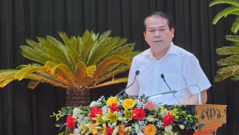 Lãnh đạo Ban Tổ chức Tỉnh ủy Thanh Hóa giới thiệu kế hoạch tổ chức đại hội đảng các cấp.