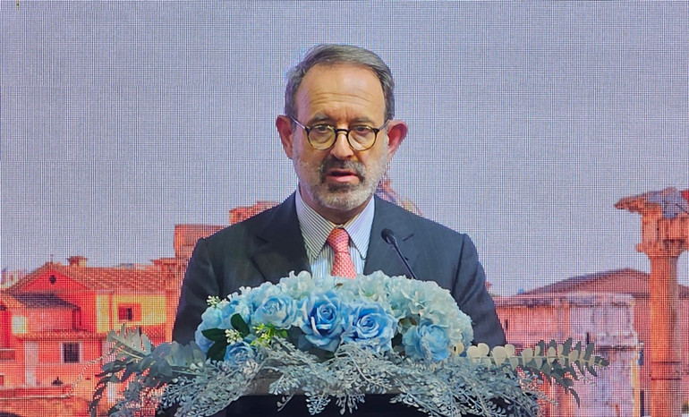 Đại sứ quán Italia phát biểu tại Hội nghị. Đại sứ quán Italia phát biểu tại Hội nghị.